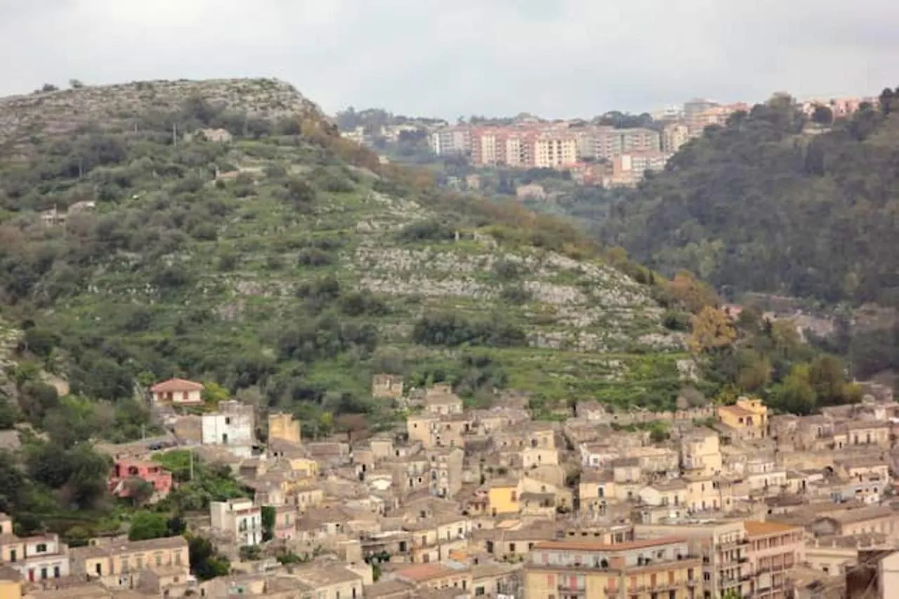 Comfortable Apartment In Modica 80 M² + Terrace 0*,  Италия